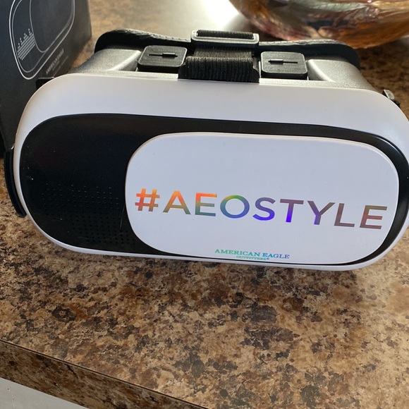 American Eagle Outfitters Other - American Eagle Virtual Reality Smartphone Headset